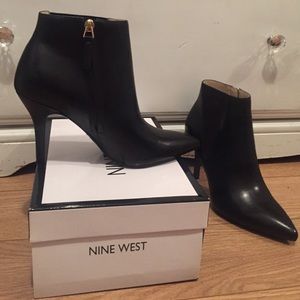 Black Nine West booties